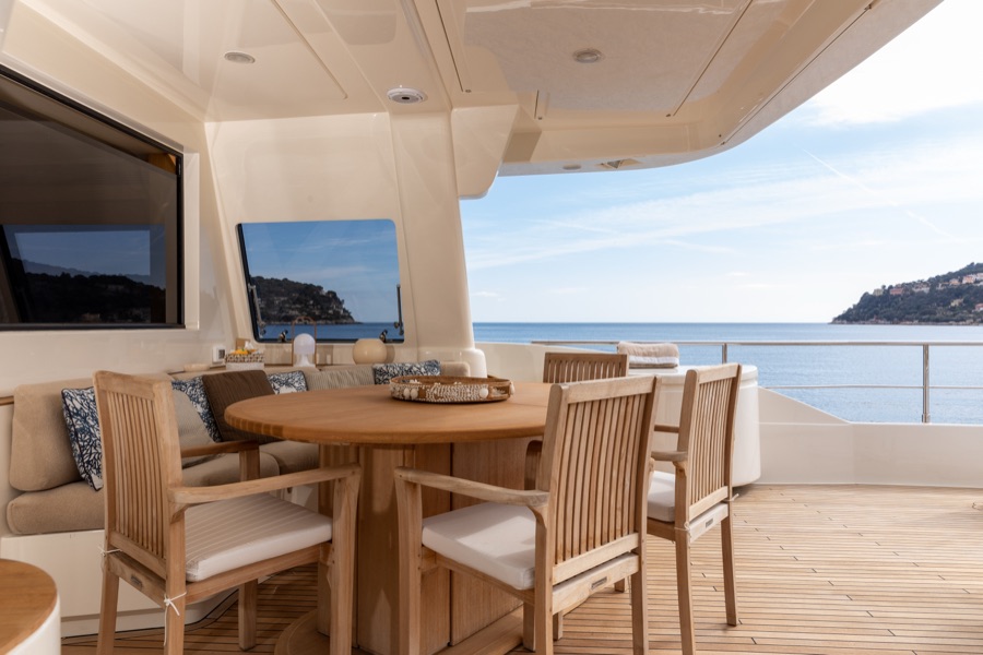 Aft deck dining