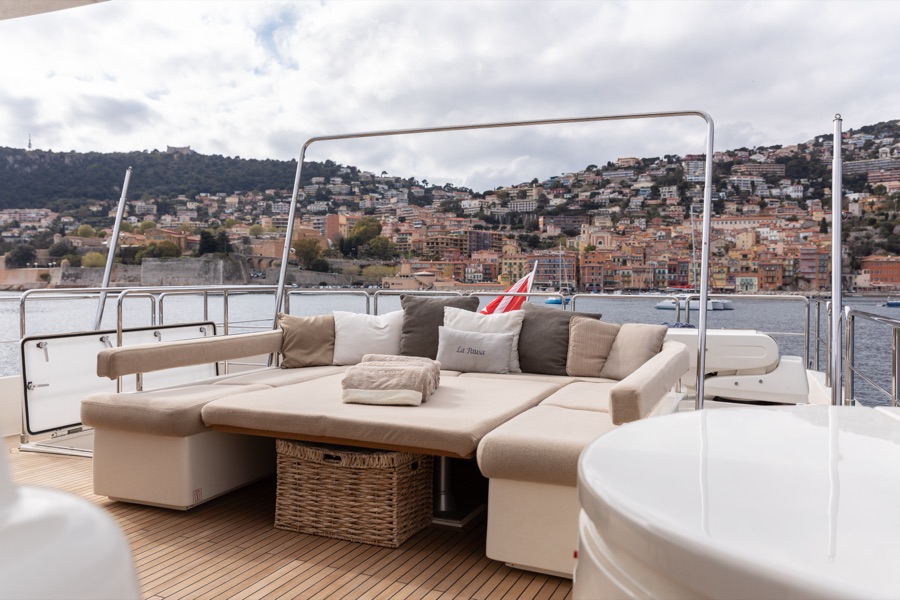 Aft deck lounge
