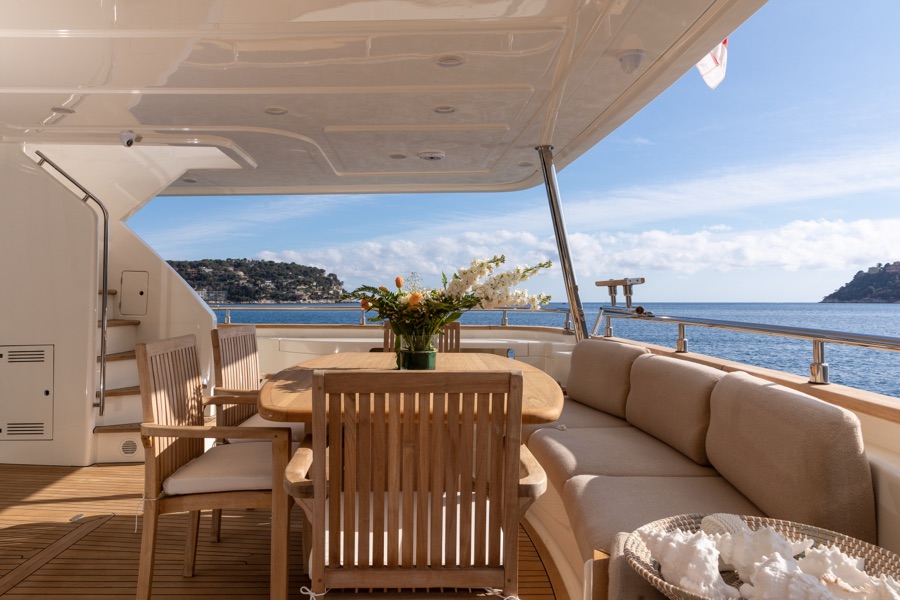 Sun deck lounge