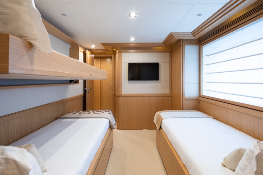 Twin cabin with Pullman